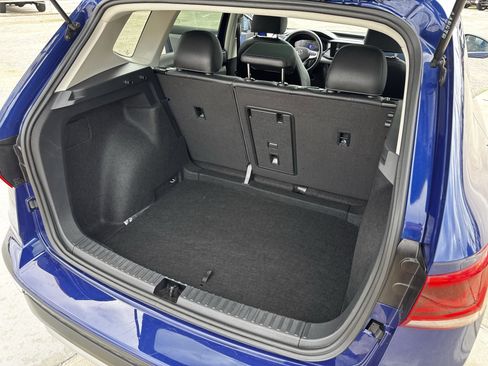 Used 2024 Volkswagen Taos SE image 32