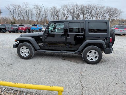 Used 2011 Jeep Wrangler Unlimited Sport image 6