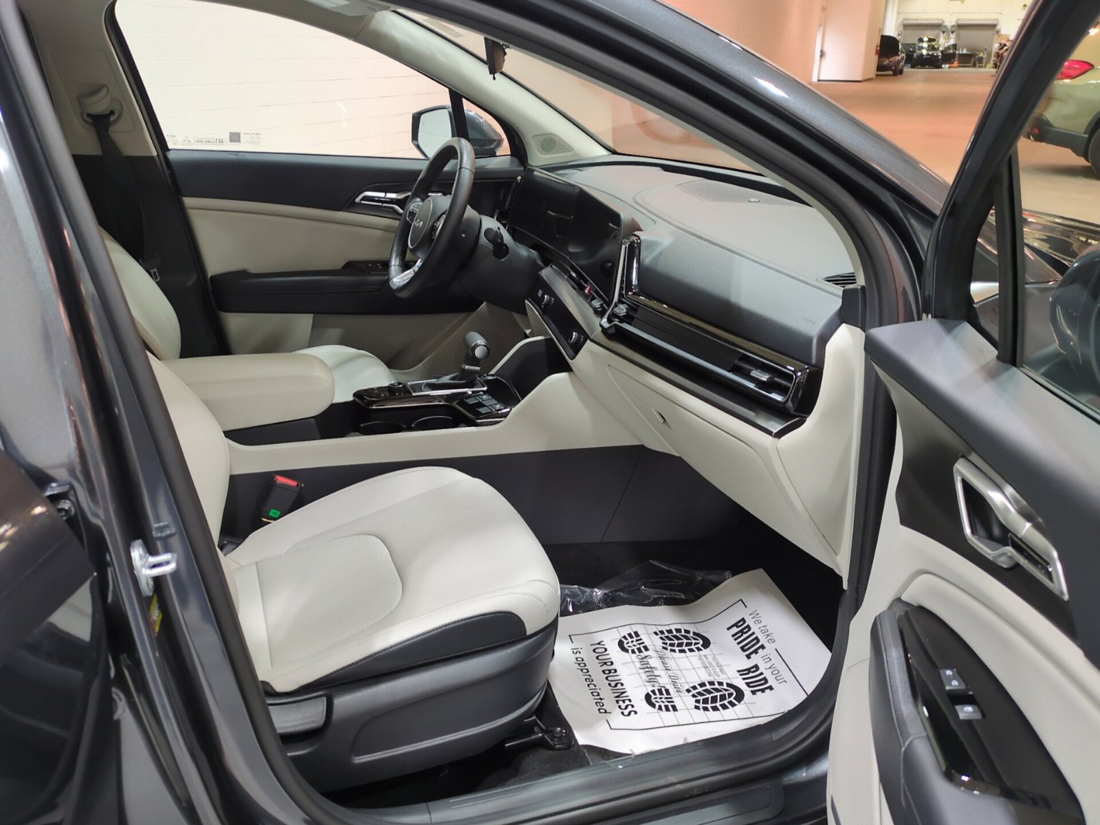 Certified 2024 Kia Sportage EX FWD image 9