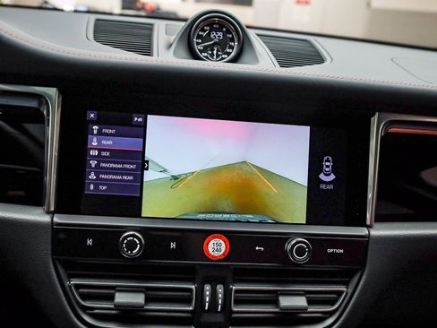 Used 2025 Porsche Macan Turbo image 28