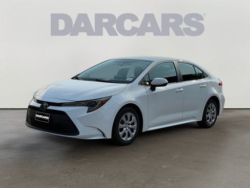 Used 2023 Toyota Corolla LE FWD image 3