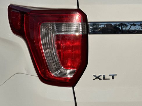 Used 2019 Ford Explorer XLT image 26