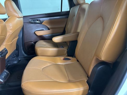 Used 2022 Toyota Highlander Platinum image 25