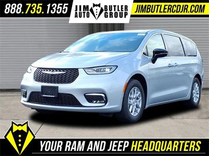 New 2026 Chrysler Pacifica Select