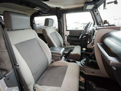 Used 2010 Jeep Wrangler Sahara image 20