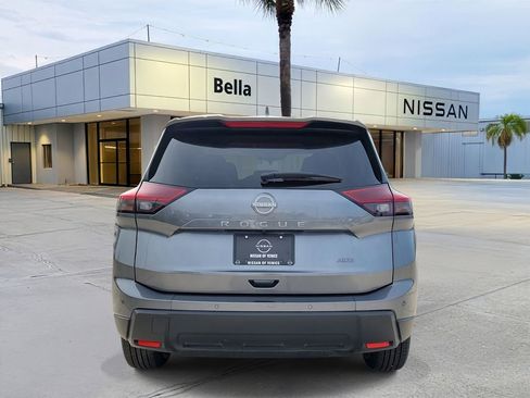 Certified 2025 Nissan Rogue SV image 6