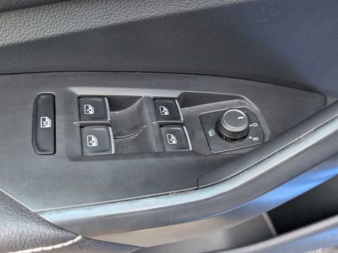 Used 2024 Volkswagen Jetta SE FWD image 19