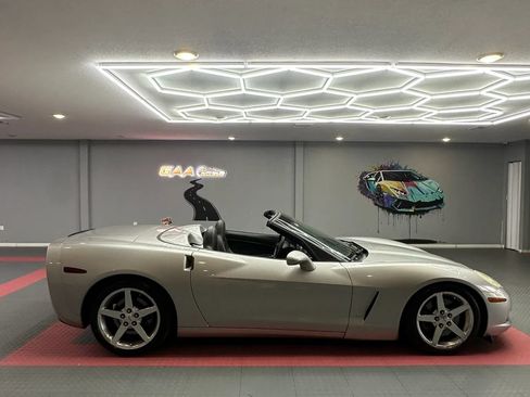 Used 2005 Chevrolet Corvette Convertible w/ Preferred Equipment Group RWD image 13