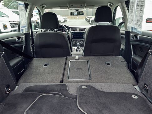 Used 2017 Volkswagen e-Golf SE w/ DC Fast Charging Package image 16