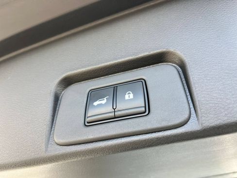 Used 2025 Nissan Rogue SV AWD/4WD image 23
