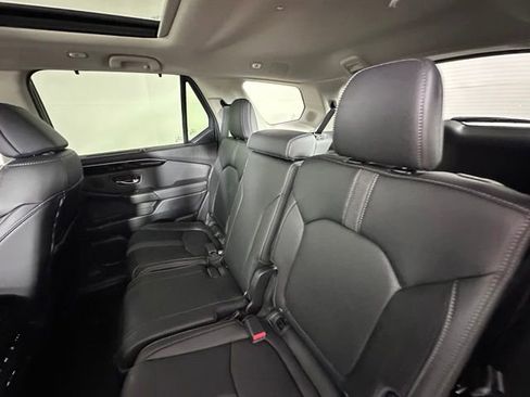 Used 2025 Honda Pilot Touring image 18