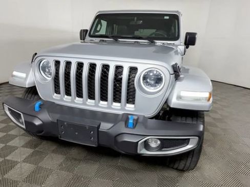 Used 2023 Jeep Wrangler Unlimited Sahara w/ Cold Weather Group AWD/4WD image 10