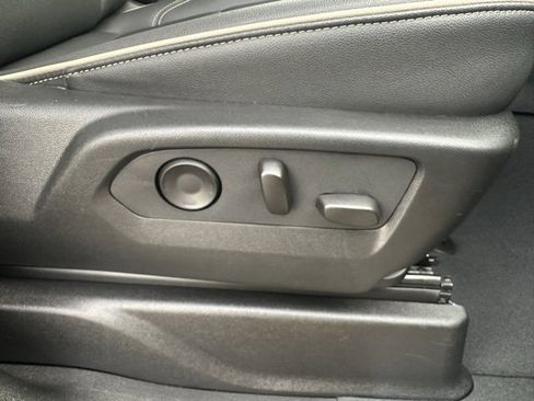 Used 2024 GMC Yukon SLT image 14