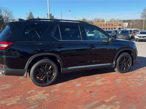 New 2025 Honda Pilot Touring image 4