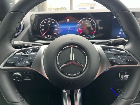 Used 2025 Mercedes-Benz GLA 250 4MATIC image 19
