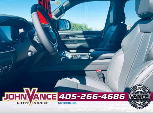 Used 2024 Jeep Wagoneer 4WD image 17