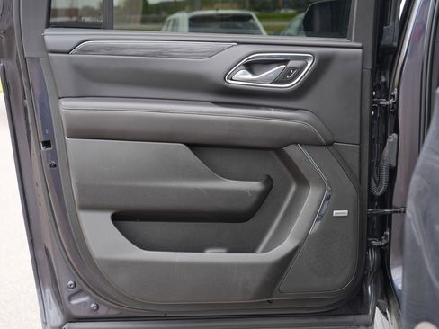 Used 2023 GMC Yukon XL SLT AWD/4WD image 19