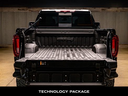 Used 2022 GMC Sierra 2500 AT4 w/ AT4 Preferred Package image 8