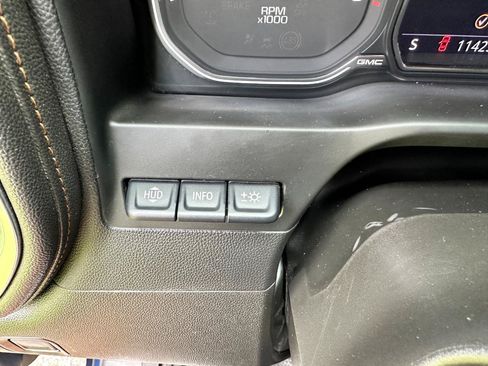 Used 2022 GMC Sierra 2500 AT4 w/ AT4 Premium Plus Package AWD/4WD image 34