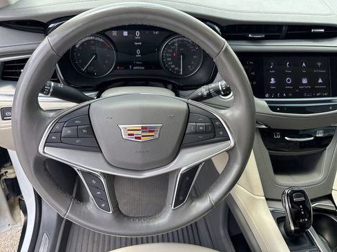 Used 2022 Cadillac XT5 Premium Luxury w/ Technology Package AWD/4WD image 15