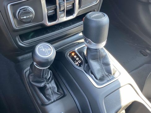 New 2025 Jeep Gladiator Sport image 29