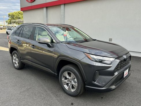 Used 2025 Toyota RAV4 XLE image 4