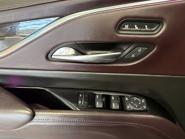 Used 2022 Cadillac Escalade ESV Premium Luxury Platinum AWD/4WD image 24
