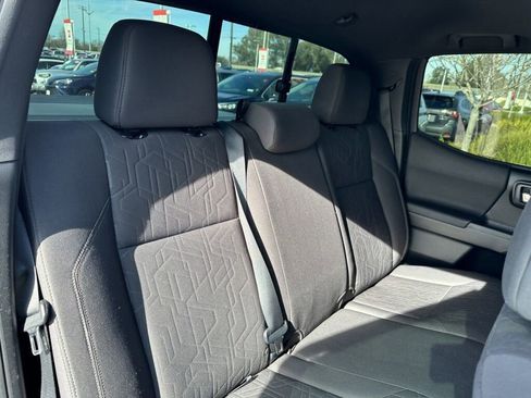 Used 2016 Toyota Tacoma TRD Sport image 15