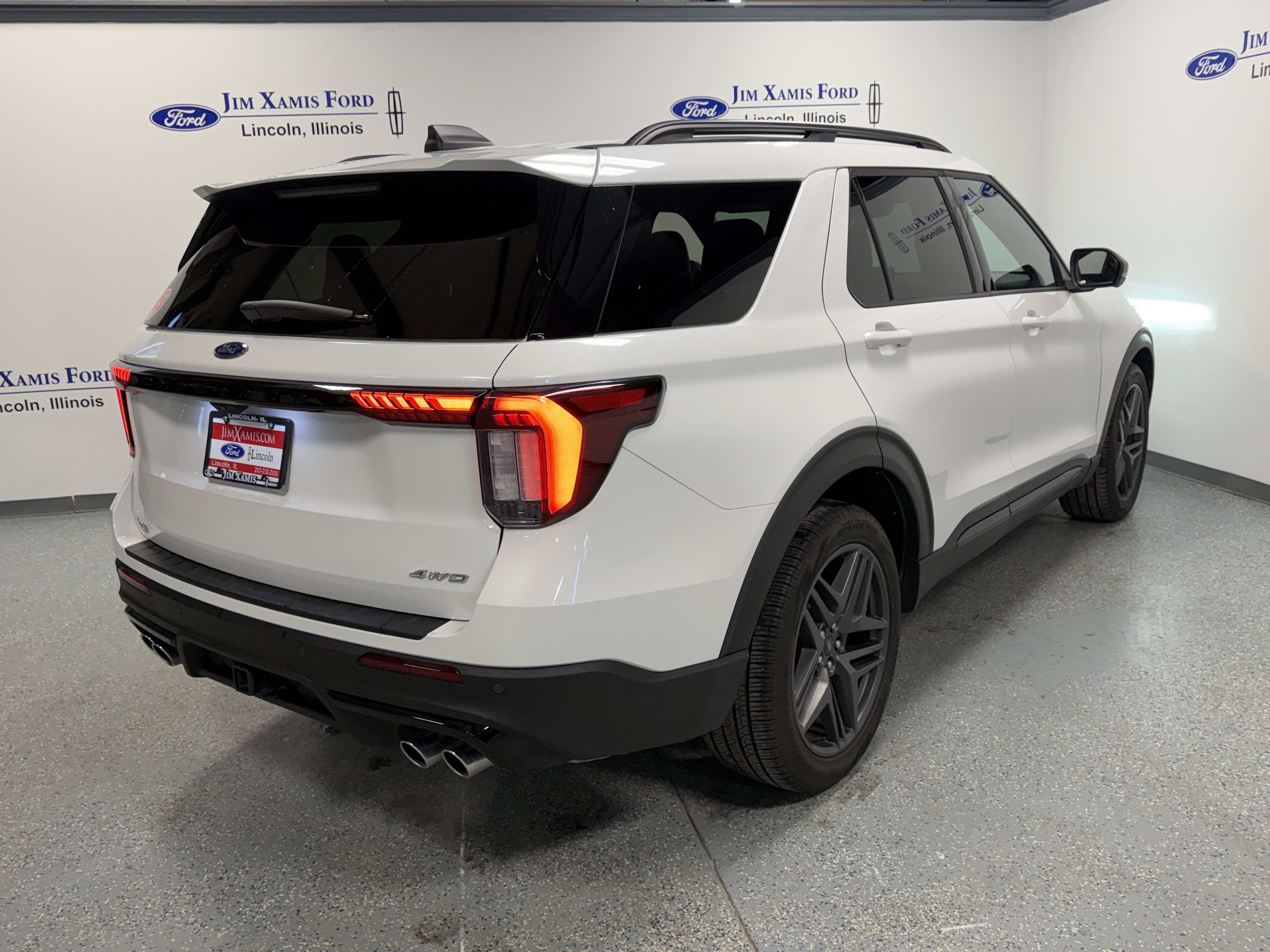 Used 2025 Ford Explorer ST AWD/4WD image 6