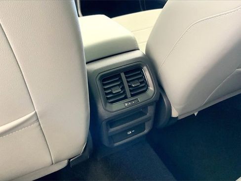 Certified 2023 Volkswagen Taos SE w/ Panoramic Sunroof Package image 34