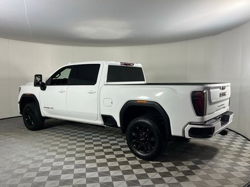 Used 2025 GMC Sierra 2500 AT4 image 9