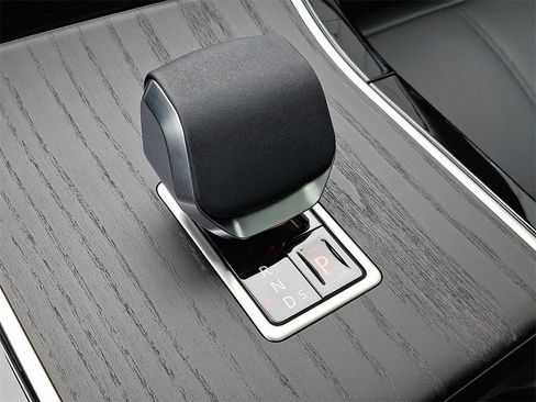 New 2026 Land Rover Range Rover Velar Dynamic SE image 12