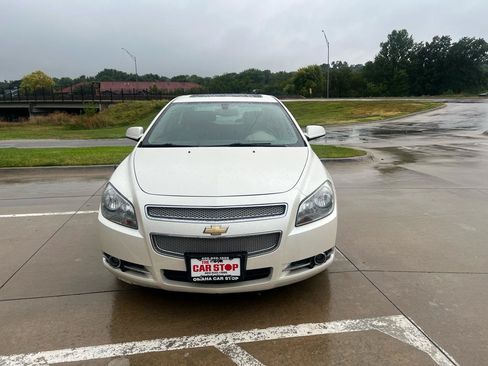 Used 2010 Chevrolet Malibu LTZ FWD image 3