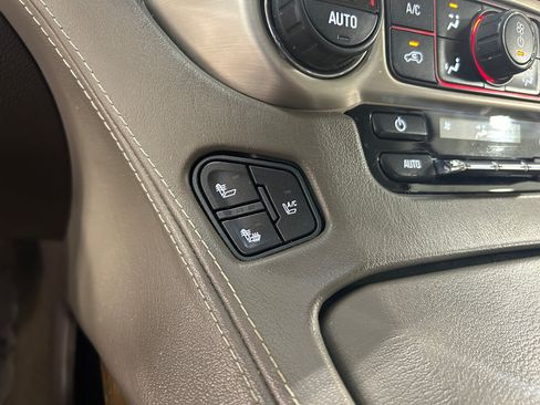 Used 2016 GMC Yukon Denali w/ Open Road Package AWD/4WD image 17