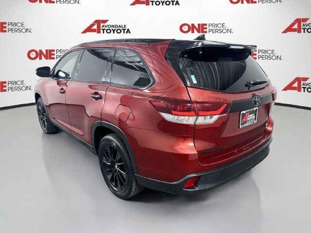 Certified 2019 Toyota Highlander SE w/ Nightshade Edition FWD image 6
