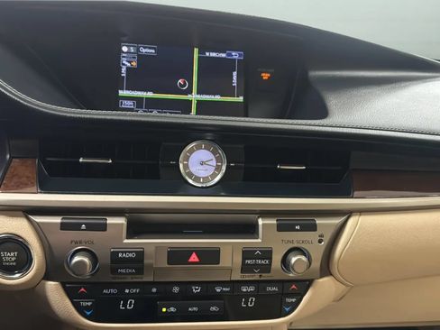 Used 2015 Lexus ES 350 w/ Luxury Package FWD image 15