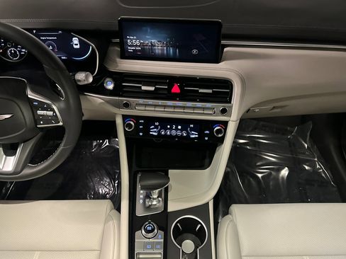Used 2025 Genesis G70 2.5T image 14