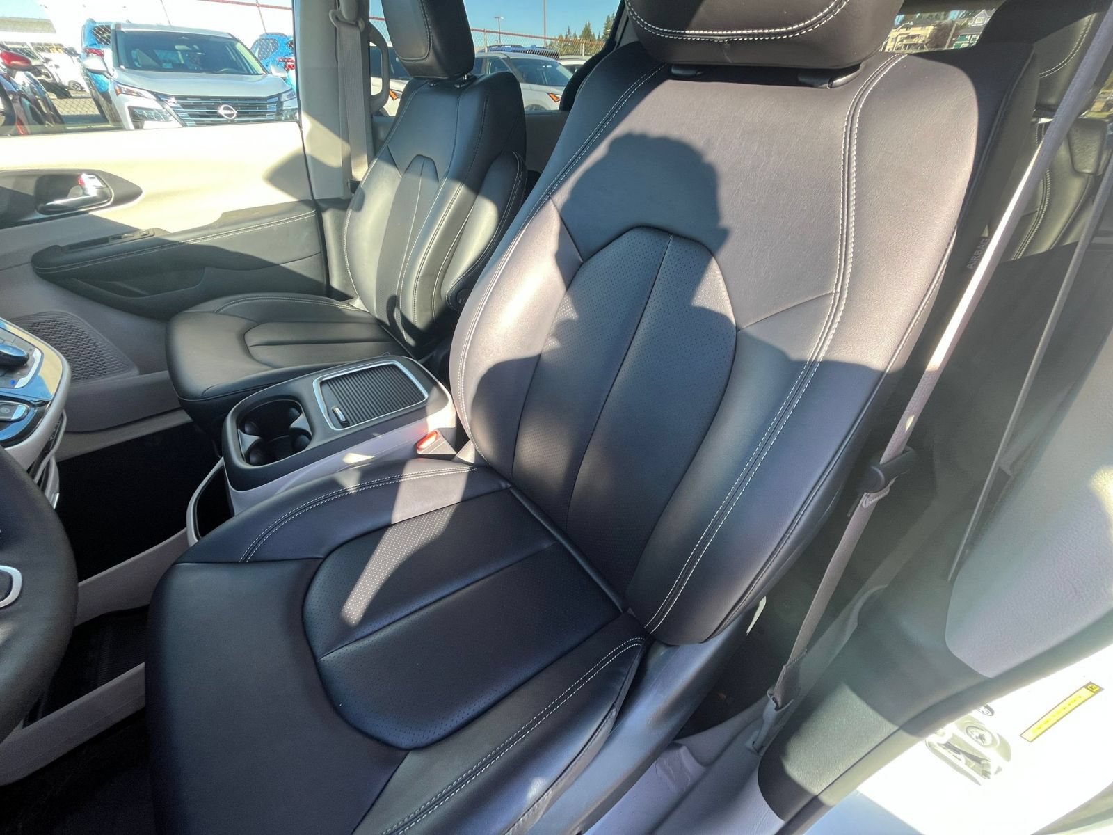 Used 2024 Chrysler Pacifica Touring-L FWD image 38