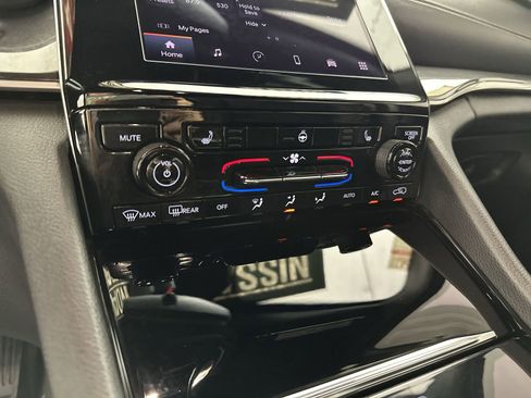 Used 2022 Jeep Grand Cherokee Altitude image 19