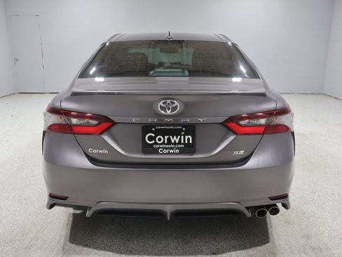 Used 2022 Toyota Camry SE w/ Convenience Package FWD image 3