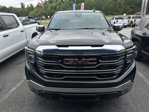 Used 2022 GMC Sierra 1500 SLT w/ SLT Premium Plus Package AWD/4WD image 2