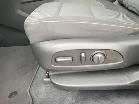 Used 2021 Chevrolet Traverse LT image 31