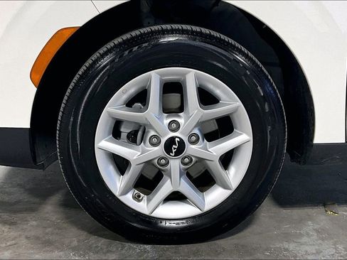 Used 2025 Kia Soul LX image 11