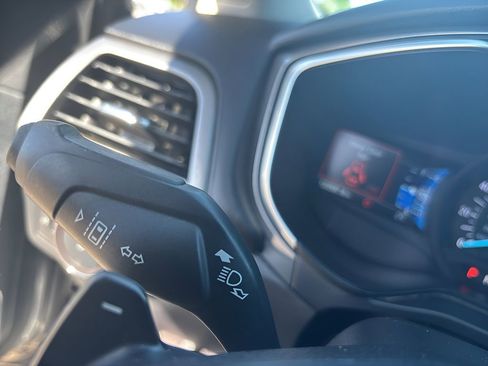 Used 2019 Ford Fusion SE FWD image 15