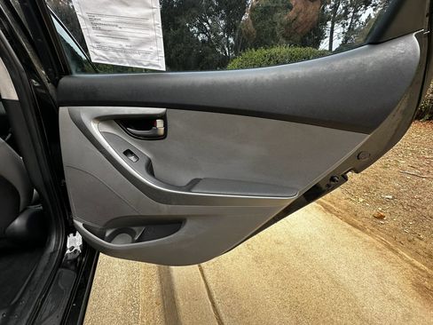 Used 2015 Hyundai Elantra SE FWD image 20