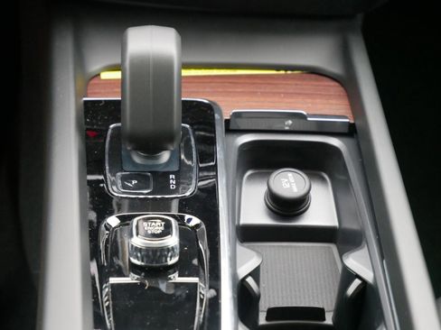 New 2025 Volvo V60 B5 Cross Country Plus w/ Climate Package image 9