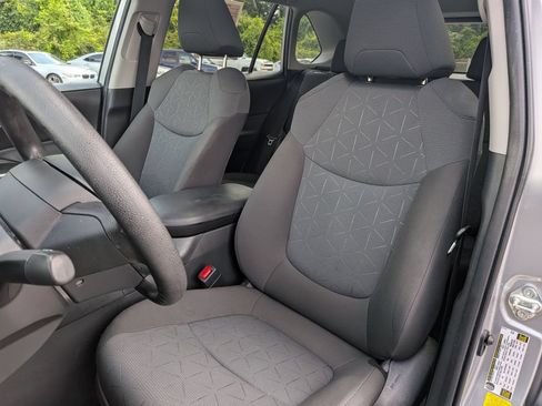 Used 2022 Toyota RAV4 XLE w/ Convenience Package FWD image 12