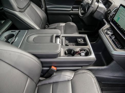Used 2025 Ford Expedition Max Platinum w/ Stealth Appearance Package AWD/4WD image 17