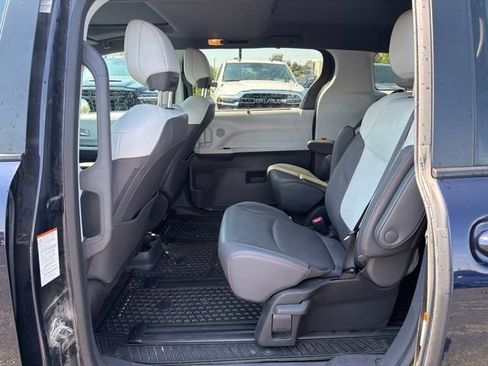Used 2024 Toyota Sienna XSE FWD image 11