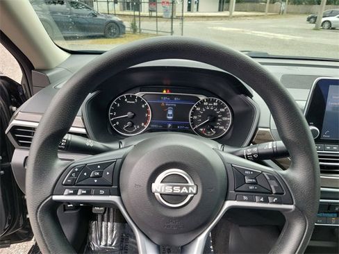 Used 2024 Nissan Altima 2.5 SV image 16